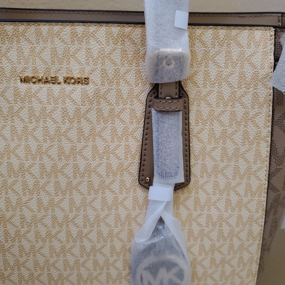 Michael kors Voyager Signature Logo Large Tote - Picture 7 of 12